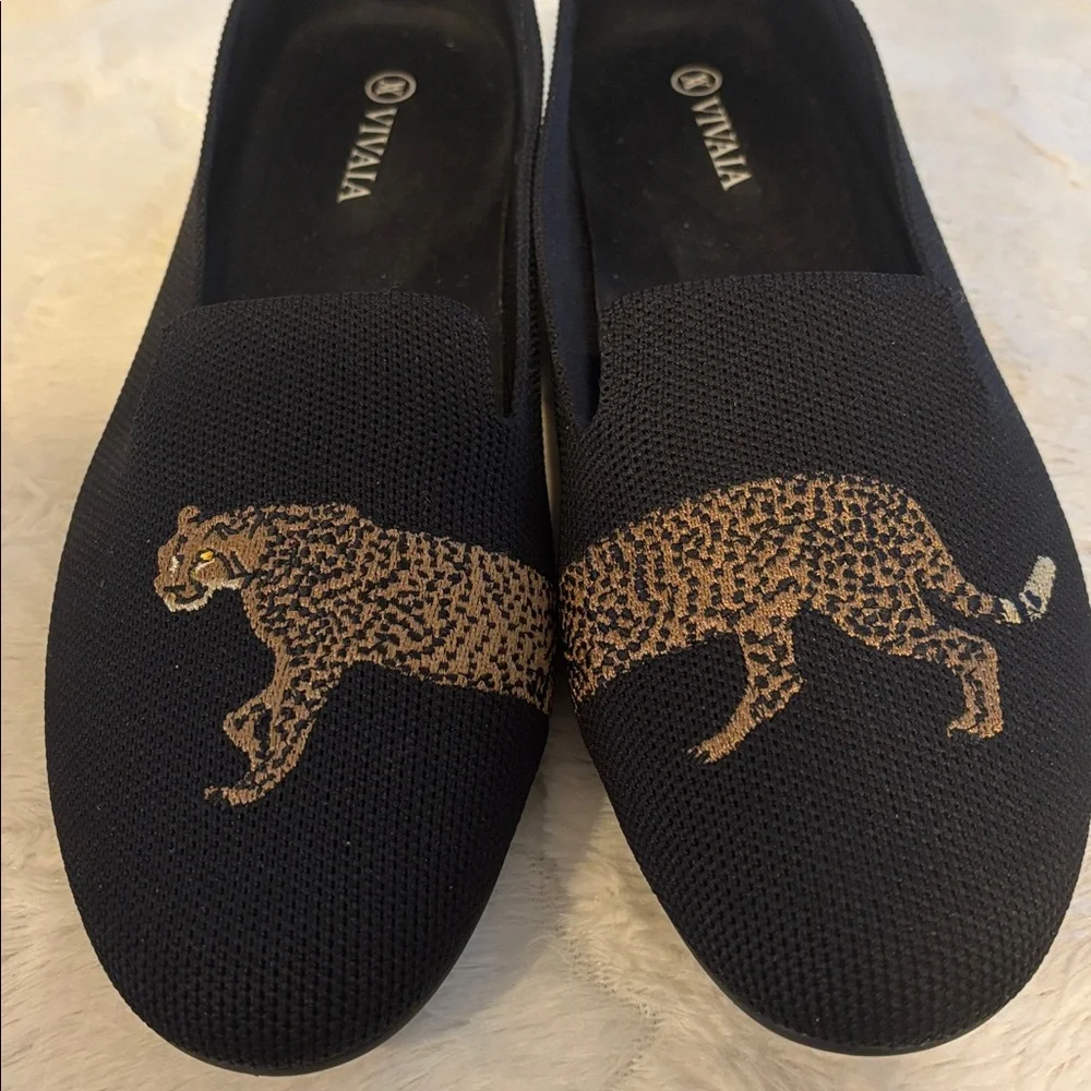 Vivaia Audrey Round-Toe shoes Loafers black embroidered cheetah 39.5